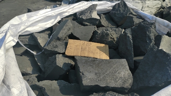 कास्टिंग अनुकूलित 80-200 मिमी पेट्रोलियम कोक ईंधन कोक ब्लॉक कार्बन ब्लॉक एफसी 98%