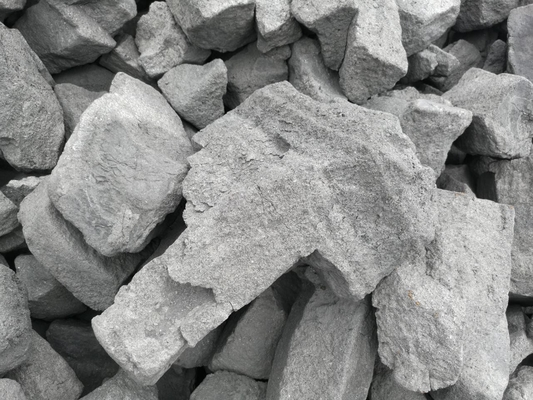 लो सल्फर ऐश 8% हार्ड कोक मिनरल 7400kj/kg कैलोरी वैल्यू स्मॉल पोरसिटी